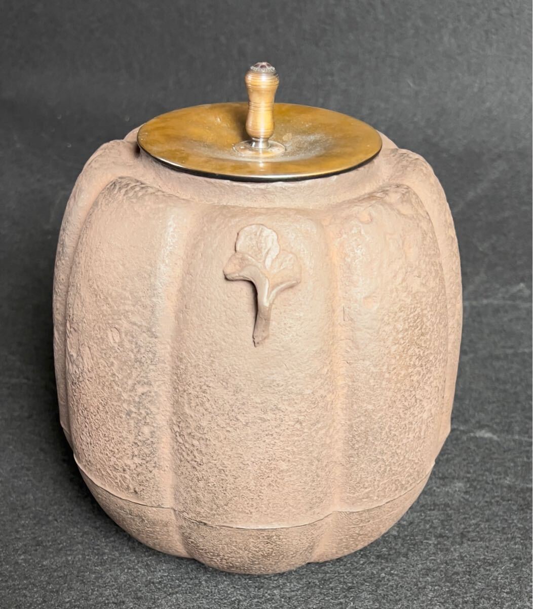未使用】釜師 畠春斎 造 阿古陀釜 共箱 釡環付 出展作品 栞付 未使用】釜師 畠春斎 造 阿古陀釜 共箱 釡環付 出展作品 栞付
