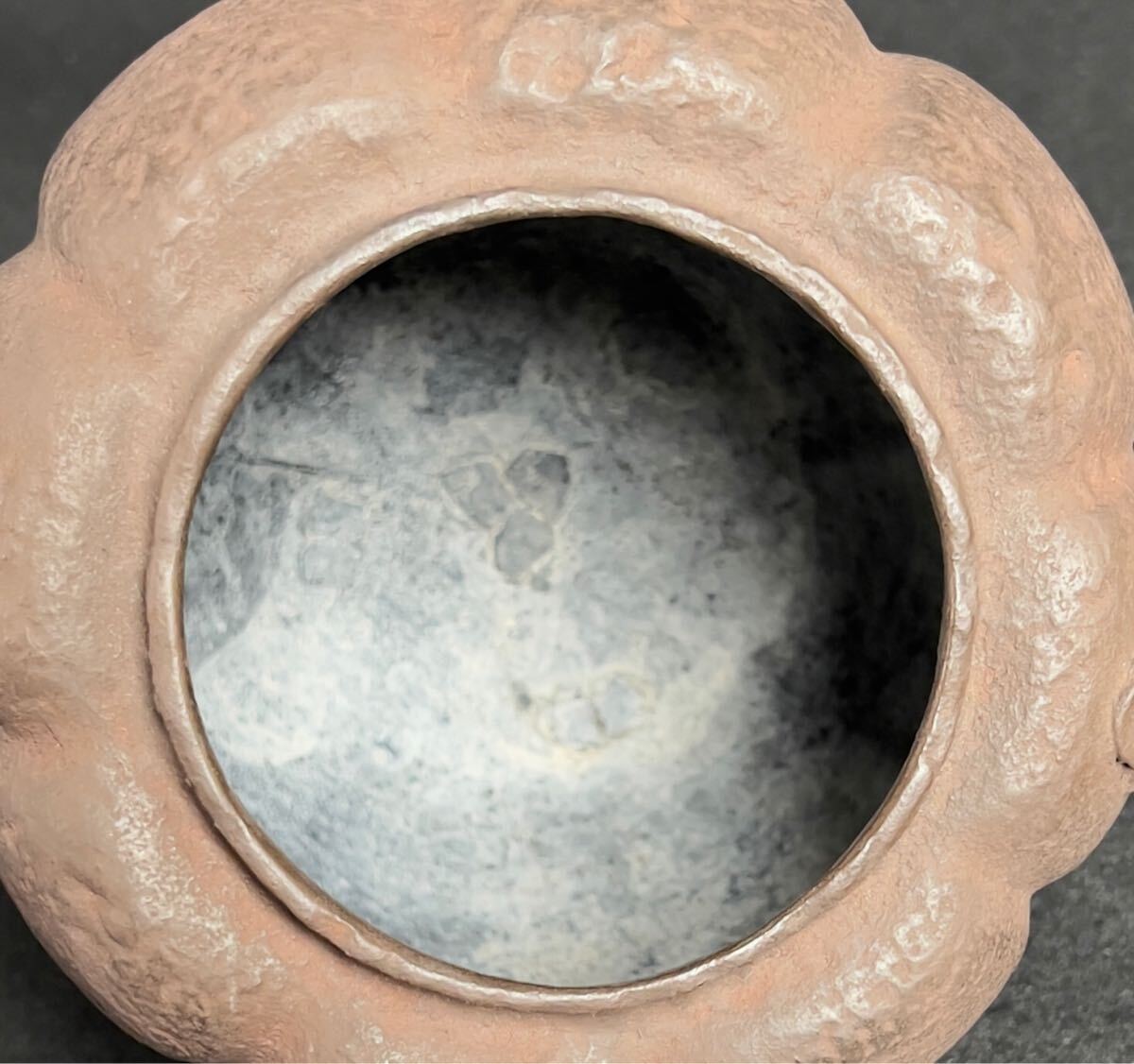 未使用】釜師 畠春斎 造 阿古陀釜 共箱 釡環付 出展作品 栞付 未使用】釜師 畠春斎 造 阿古陀釜 共箱 釡環付 出展作品 栞付