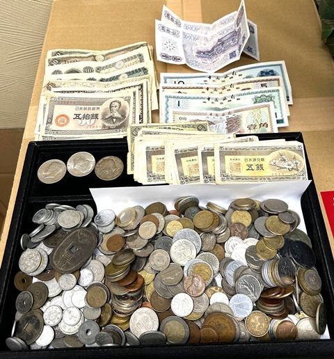 □N95710:日本 外国 古銭 古紙幣 おまとめ 総重量約2120g 色々 □N95710:日本 外国 古銭 古紙幣 おまとめ 総重量約2120g 色々