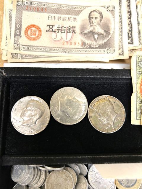 □N95710:日本 外国 古銭 古紙幣 おまとめ 総重量約2120g 色々 □N95710:日本 外国 古銭 古紙幣 おまとめ 総重量約2120g 色々