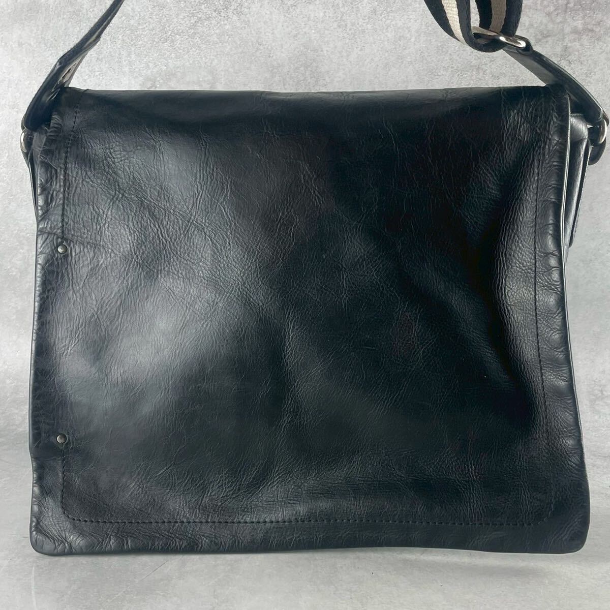 美品 人気モデル】BALLY バリー メッセンジャー ショルダー 美品 人気モデル】BALLY バリー メッセンジャー ショルダー