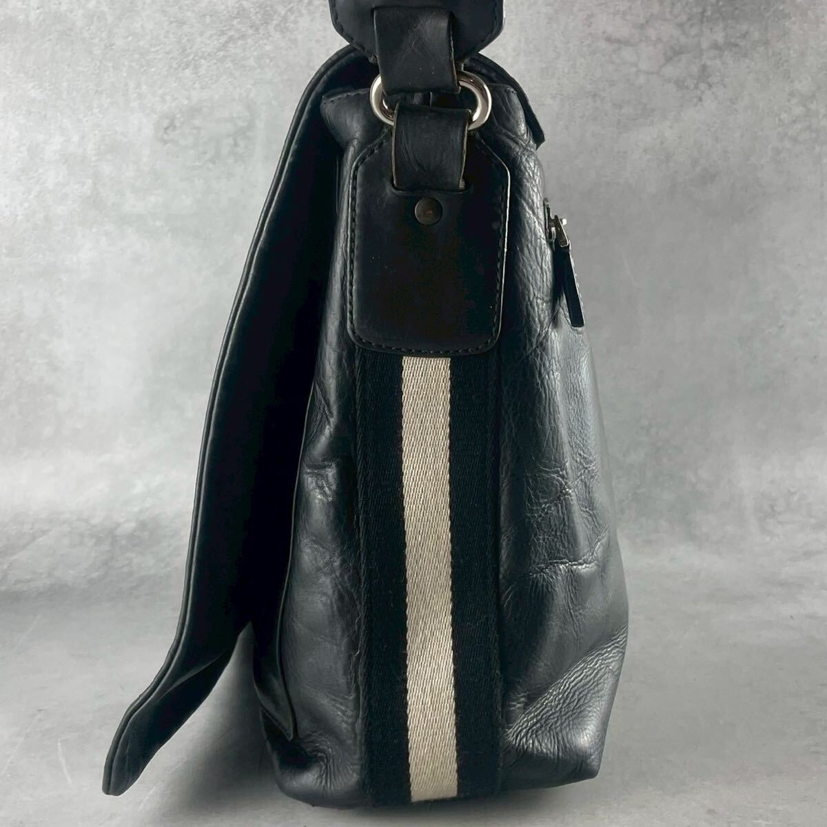 美品 人気モデル】BALLY バリー メッセンジャー ショルダー 美品 人気モデル】BALLY バリー メッセンジャー ショルダー