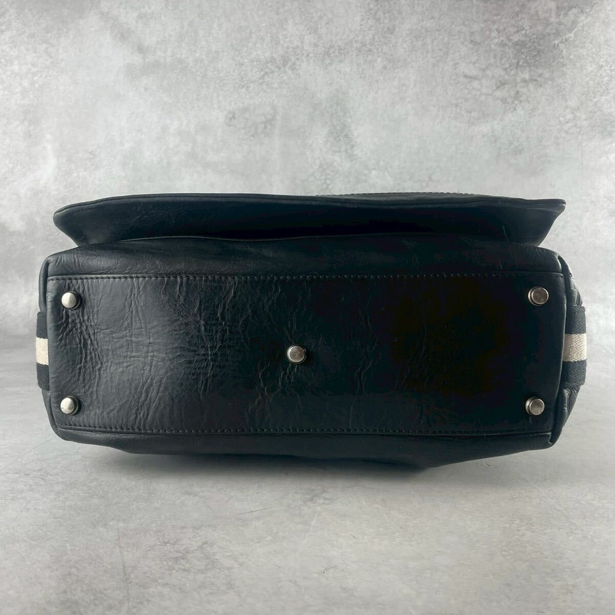 美品 人気モデル】BALLY バリー メッセンジャー ショルダー 美品 人気モデル】BALLY バリー メッセンジャー ショルダー