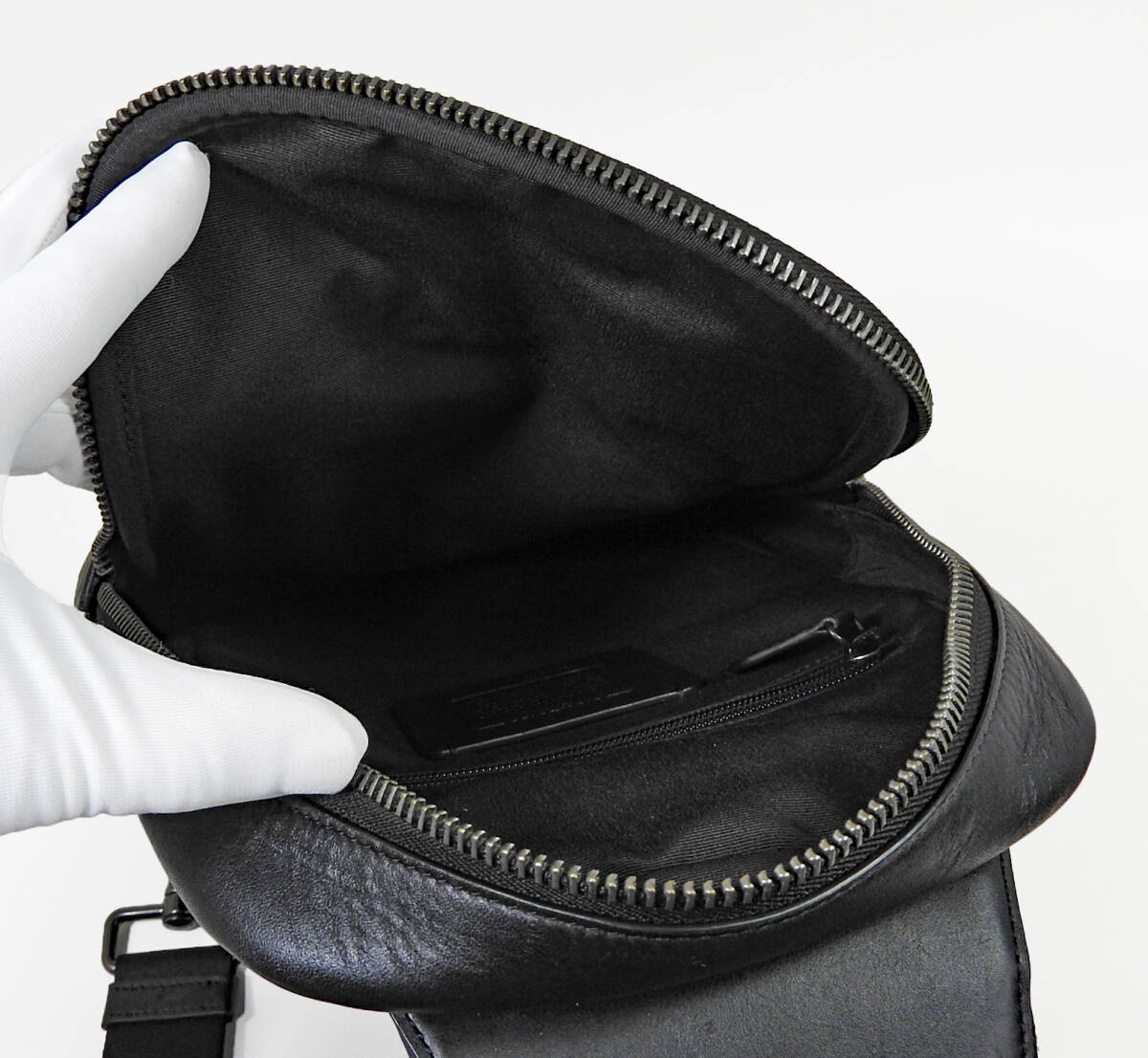 極美品】COACH コーチ シグネチャー メンズ PVCxレザーボディ 極美品】COACH コーチ シグネチャー メンズ PVCxレザーボディ