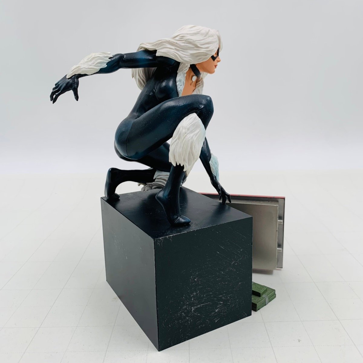 中古品 DIAMOND SELECT TOYS Marvel Gallery Black Cat