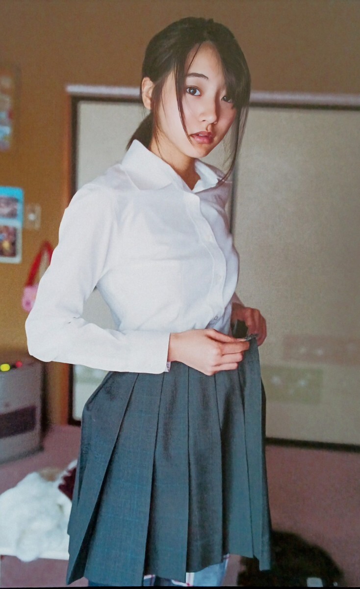 Amazon.co.jp: 直筆サイン入り 武田玲奈 セカンド写真集 生写真1