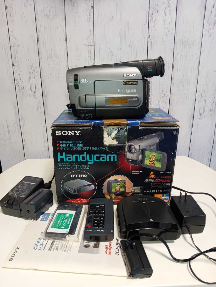ソニー CCD-TRV92 ハイエイトビデオカメラ本体 (VideoHi8/8mm ソニー CCD-TRV92 ハイエイトビデオカメラ本体 (VideoHi8/8mm