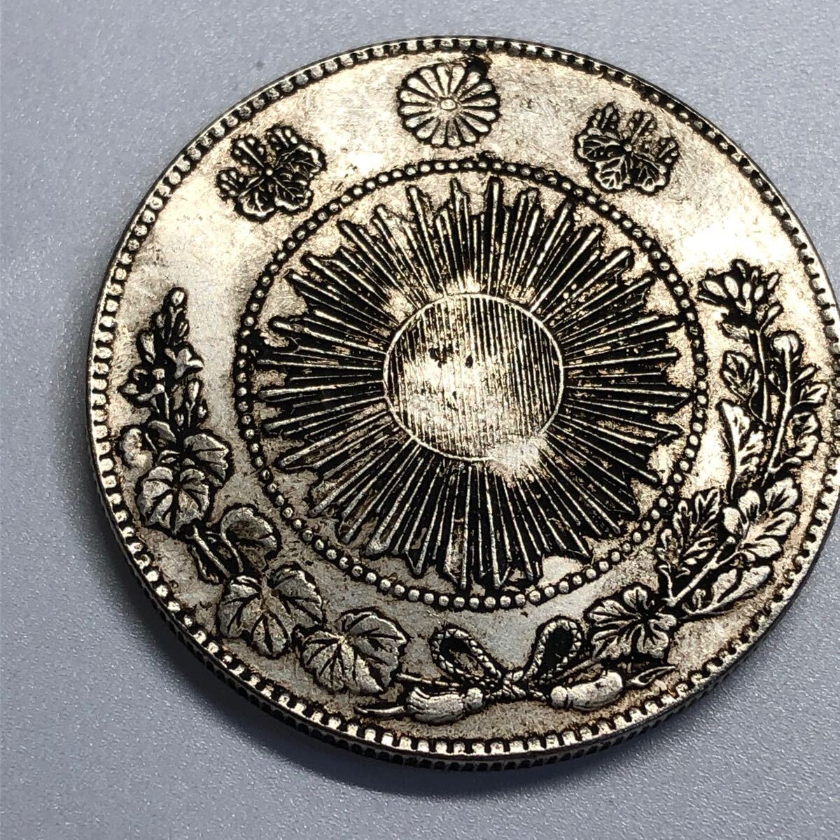 日本銀貨 貿易銀 古銭 古1円銀貨 一圓銀貨 特年 明治三年 明治3 日本銀貨 貿易銀 古銭 古1円銀貨 一圓銀貨 特年 明治三年 明治3