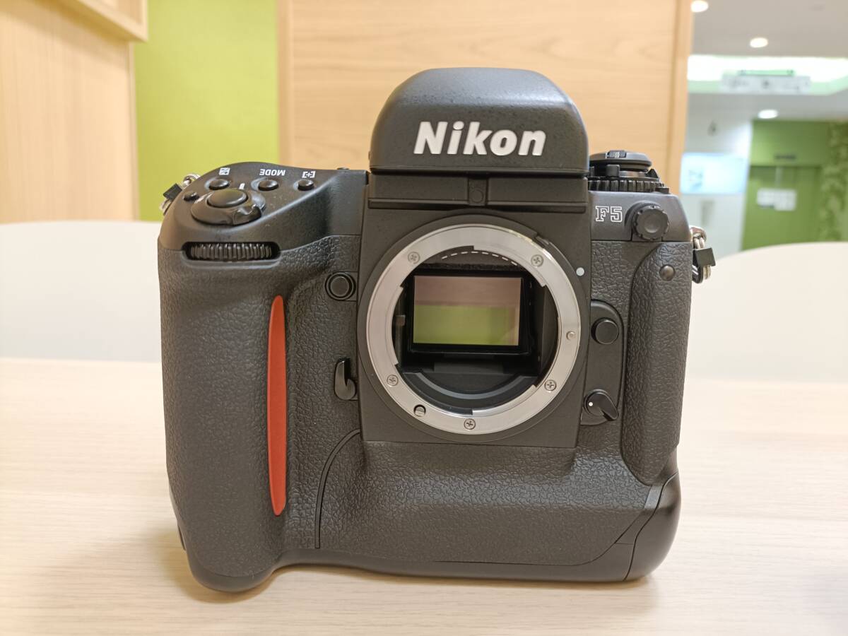 動作確認済・美品】 Nikon F5 フィルムカメラ + AF NIKKOR 50mm 動作確認済・美品】 Nikon F5 フィルムカメラ + AF NIKKOR 50mm