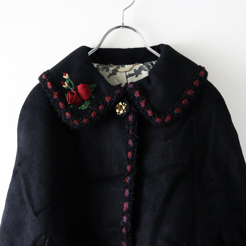 未使用 保管品 ロイスクレヨン Lois CRAYON 2013 受注コート エルトロ お花 刺繍 マント コート M*ブラック ケープ【2400014381368】