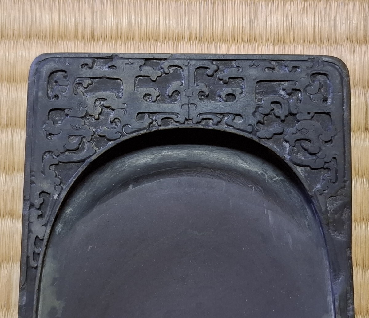 端渓硯 彫刻入り硯2点 文房具模様 青銅器模様 文房四宝 古硯 書 端渓硯 彫刻入り硯2点 文房具模様 青銅器模様 文房四宝 古硯 書