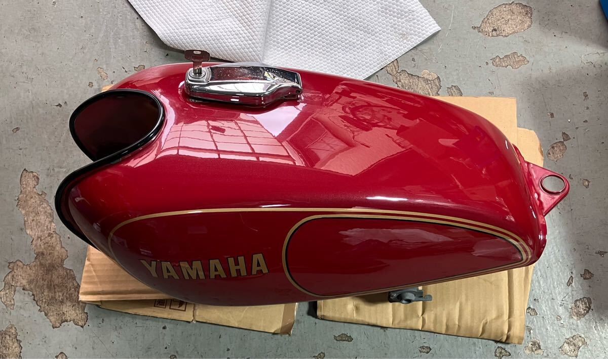 ヤマハ sr400 sr500 初期 2h6 2j2 ナロータンク 凹み無し 綺麗 ヤマハ sr400 sr500 初期 2h6 2j2 ナロータンク 凹み無し 綺麗