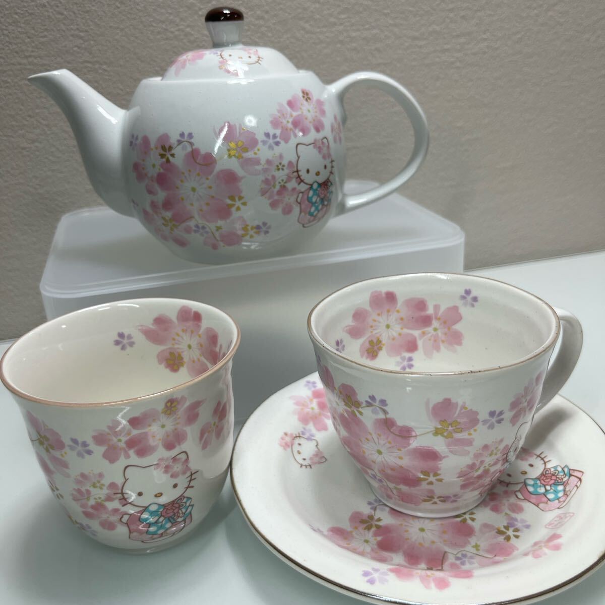 ハローキティ 桜コーヒーカップ ソーサー 急須 湯呑み ハローキティ 桜コーヒーカップ ソーサー 急須 湯呑み