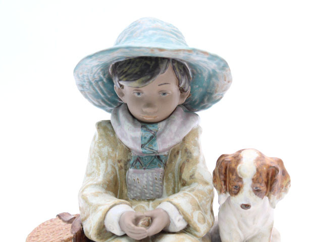 Lladró リヤドロ 凍った川で魚釣り 2237 男の子 置物