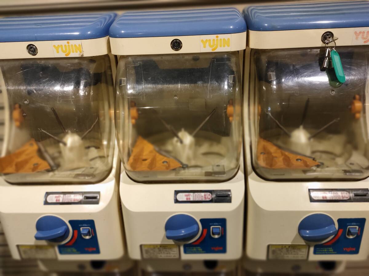 YUJINユージン☆ガチャガチャ本体(筐体)・ガシャポン YUJINユージン☆ガチャガチャ本体(筐体)・ガシャポン
