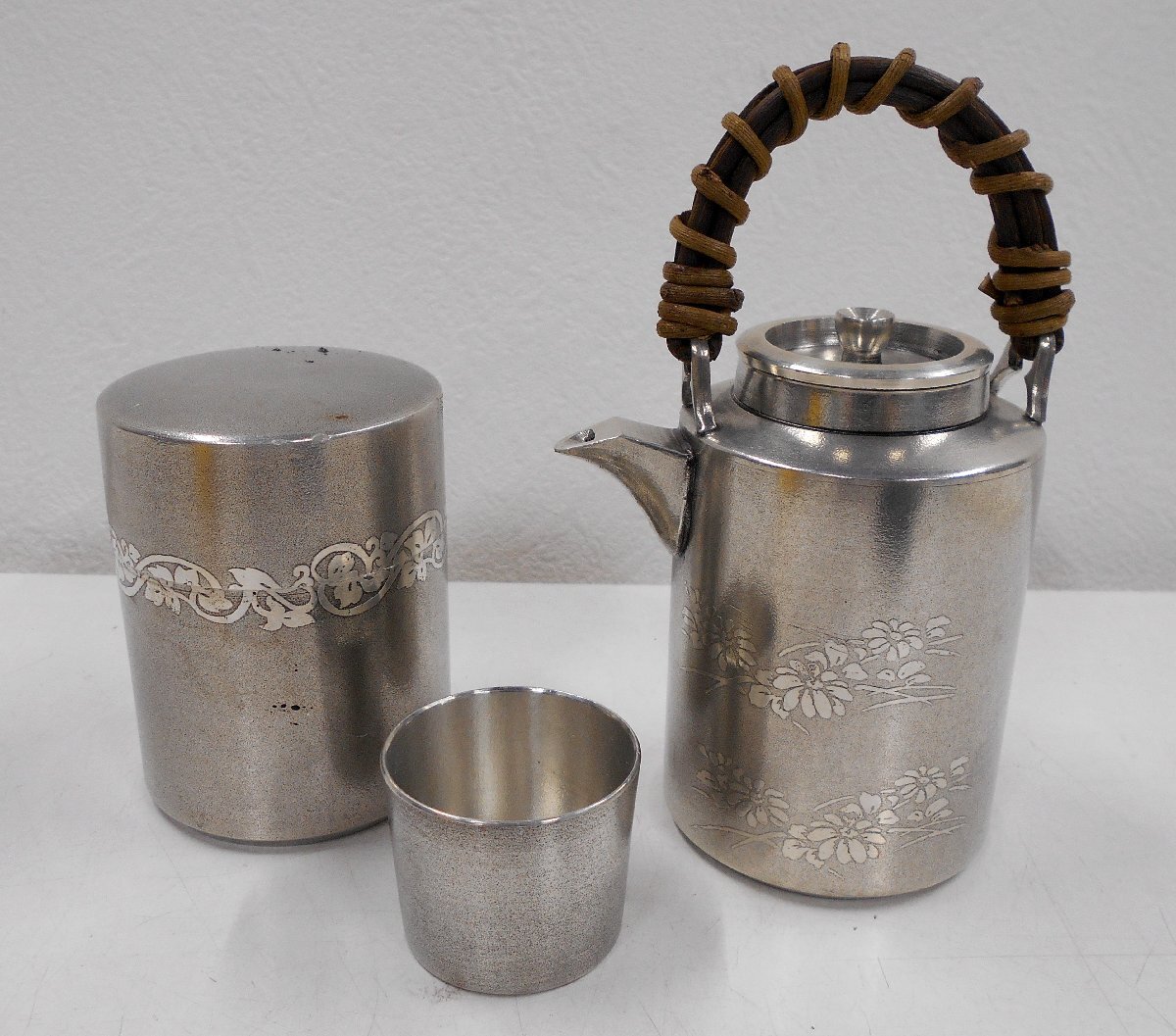岩切美巧堂 薩摩 岩切 正錫製 茶筒 茶入 茶壷 酒器 お猪口 岩切美巧堂 薩摩 岩切 正錫製 茶筒 茶入 茶壷 酒器 お猪口