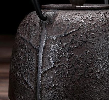 新入荷☆ 南部鉄器 老鉄瓶☆桜の花 急須 提梁壺 対応 鉄やかん 新入荷☆ 南部鉄器 老鉄瓶☆桜の花 急須 提梁壺 対応 鉄やかん