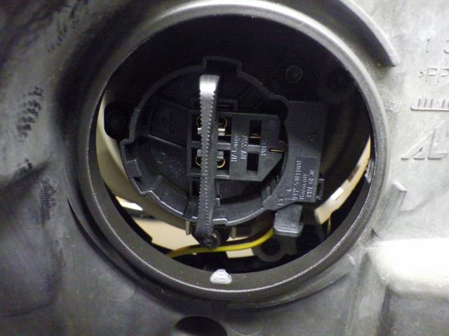 VW ゴルフトゥーラン 　1TCAV 左ヘッドランプ　ライト　レンズ　 LB9A AL 1T2941005G