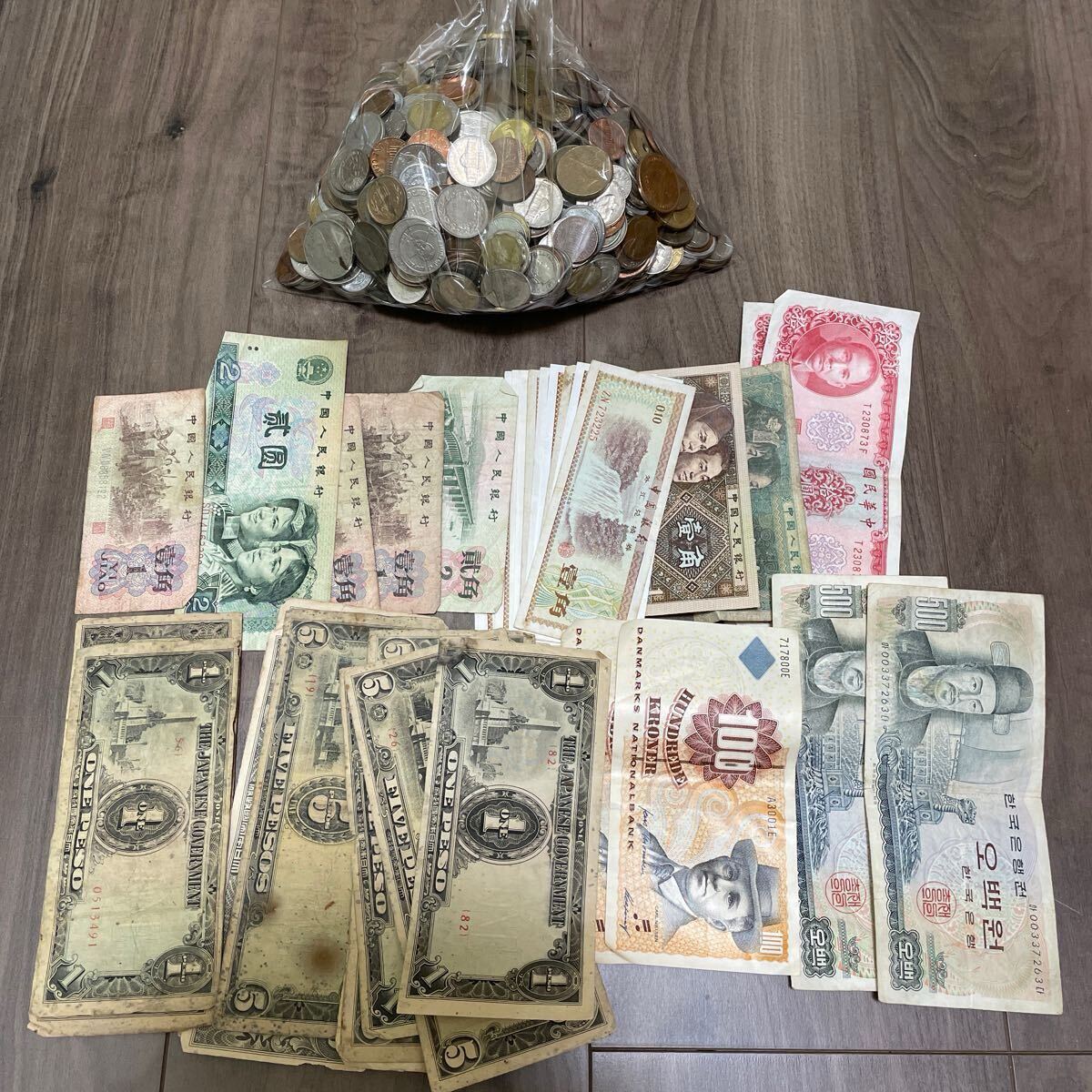 古紙幣 古札 雑銭 約3キロ 外国コイン アジア ヨーロッパ 古銭