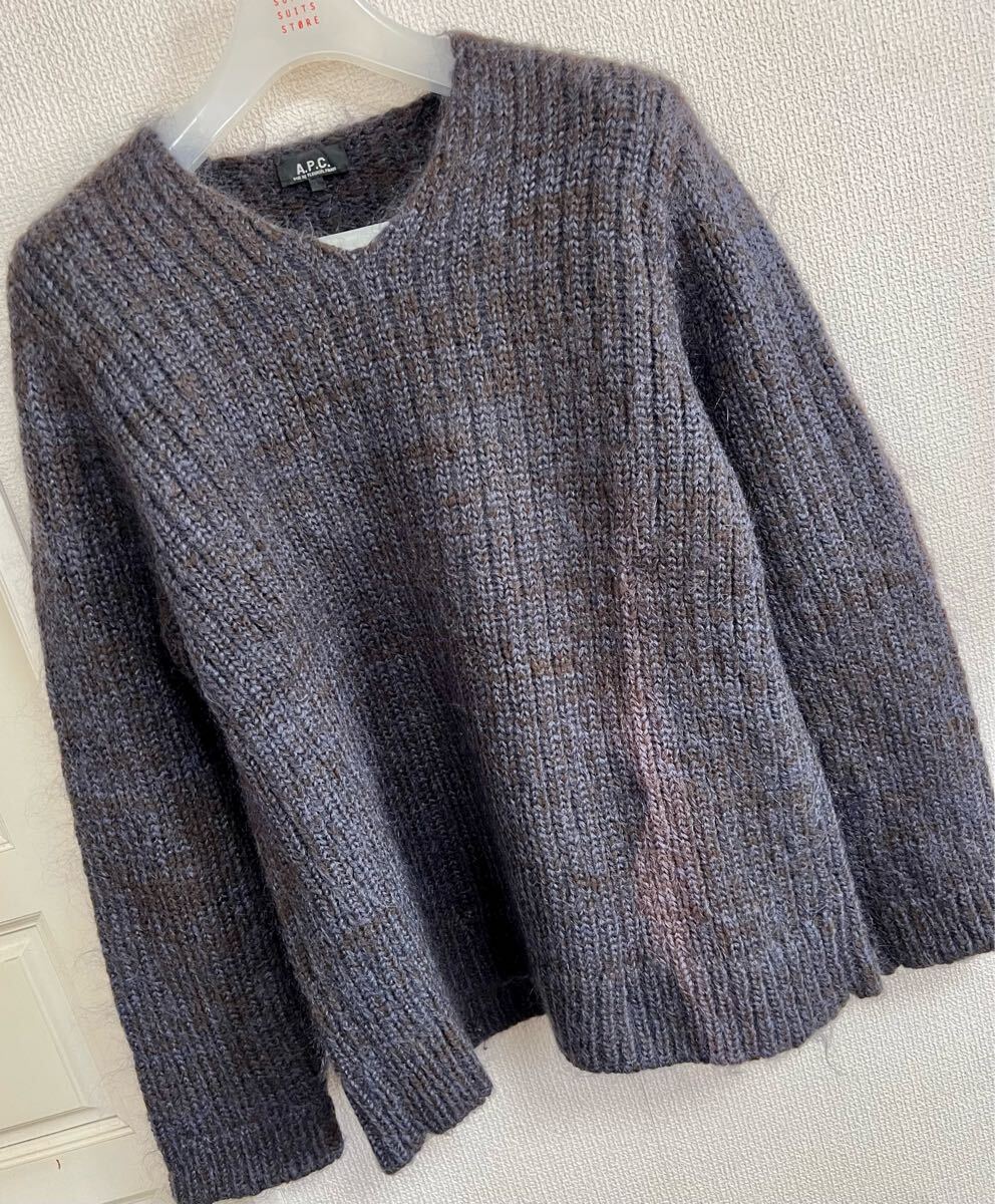 A P C Vネック ニットセーター【フランス製】モヘア35%混入 A P C Vネック ニットセーター【フランス製】モヘア35%混入