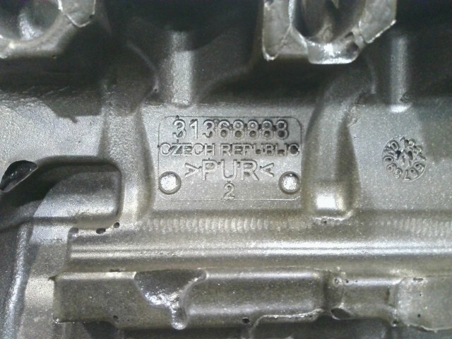 ボルボ V40 MD4204T D4 D4204 2WD 8AT H28年 右H 后期 エンジンフード エンジンカバー エンジントップカバー
