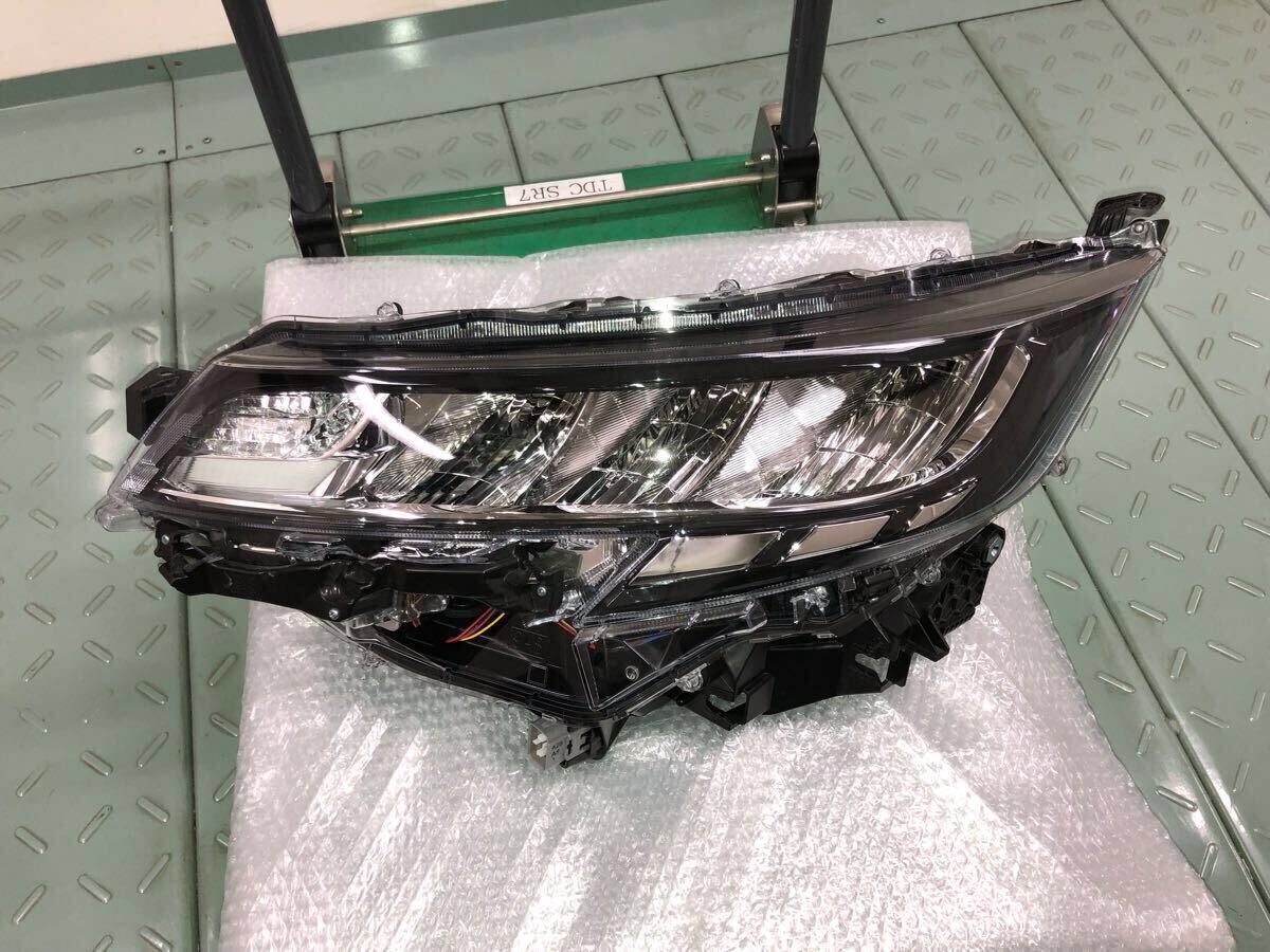 MZRA ZWR 90 95 ノア 純正 LED ヘッドライト 左 ICHIKOH V1-1 MZRA ZWR 90 95 ノア 純正 LED ヘッドライト 左 ICHIKOH V1-1