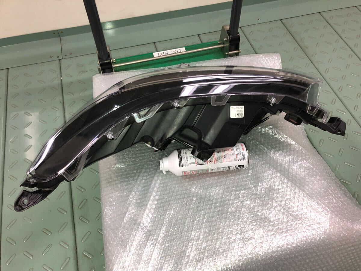 MZRA ZWR 90 95 ノア 純正 LED ヘッドライト 左 ICHIKOH V1-1 MZRA ZWR 90 95 ノア 純正 LED ヘッドライト 左 ICHIKOH V1-1