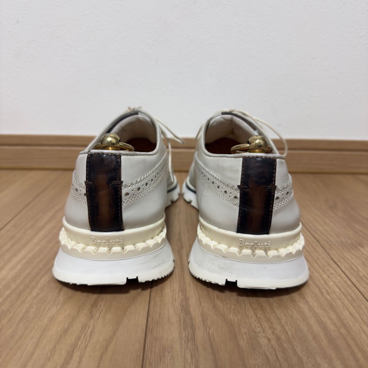 限定 定価28万円 ベルルッティ ファストトラック ホワイトレザー 限定 定価28万円 ベルルッティ ファストトラック ホワイトレザー