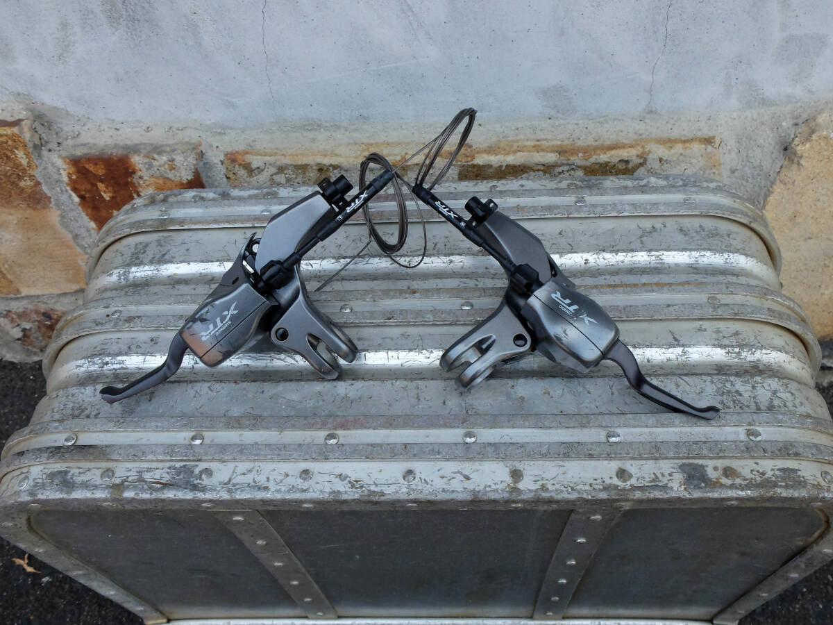 shimano XTR ST-M960 デュアルコントロールレバー シフトレバー 3x9s 中古　汚れ/傷あり/動きはスムーズでした?！?シマノ OLD MTB