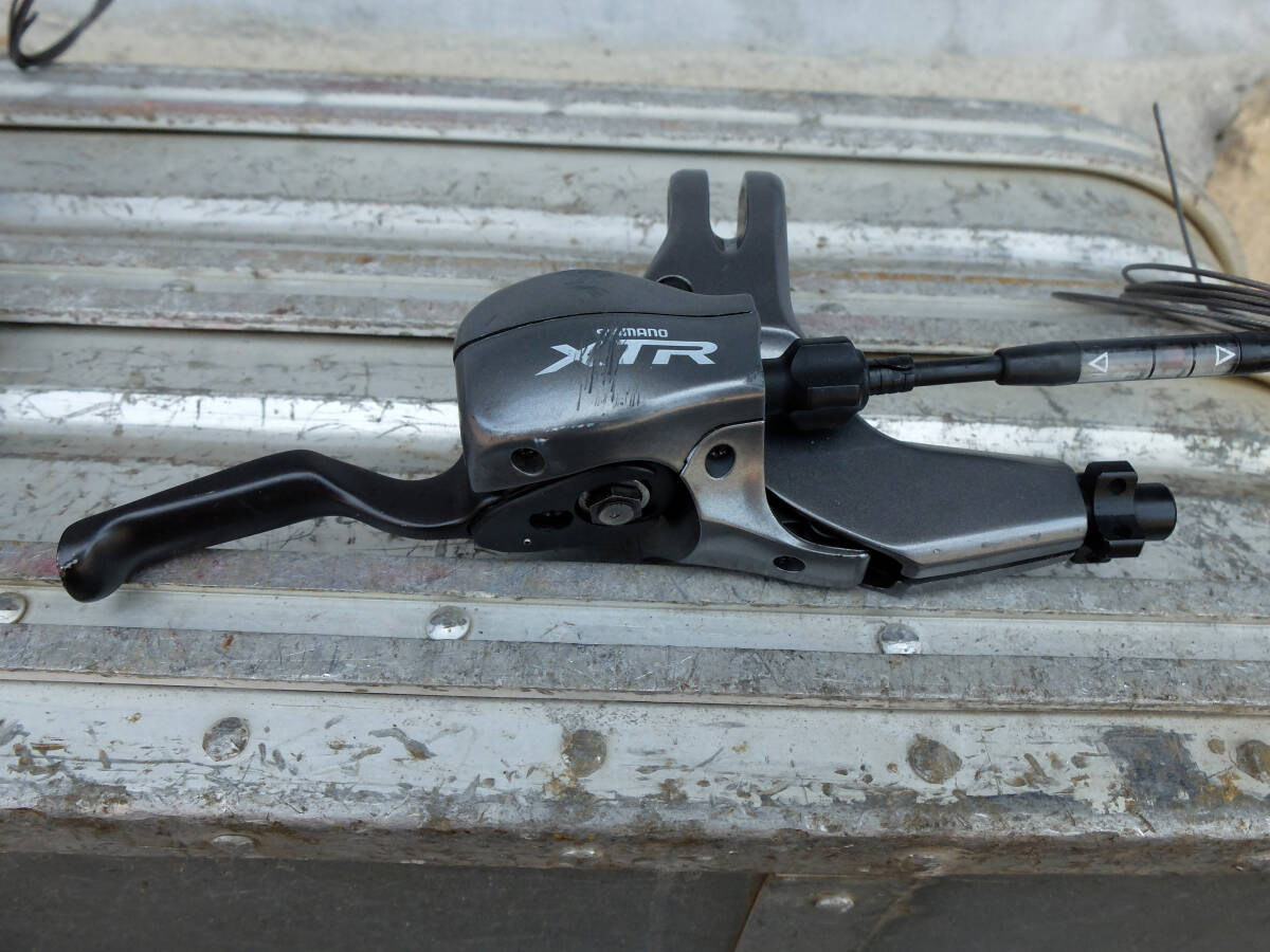shimano XTR ST-M960 デュアルコントロールレバー シフトレバー 3x9s 中古　汚れ/傷あり/動きはスムーズでした。　 シマノ OLD MTB