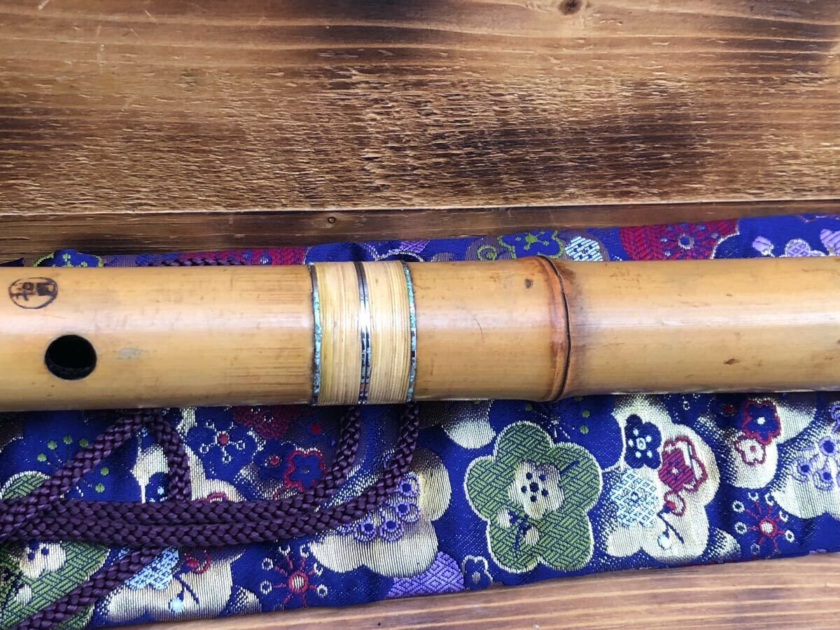 尺八/松月】 竹製 在銘 和楽器 管楽器 在銘 中継ぎ 銀三線 二本 尺八/松月】 竹製 在銘 和楽器 管楽器 在銘 中継ぎ 銀三線 二本
