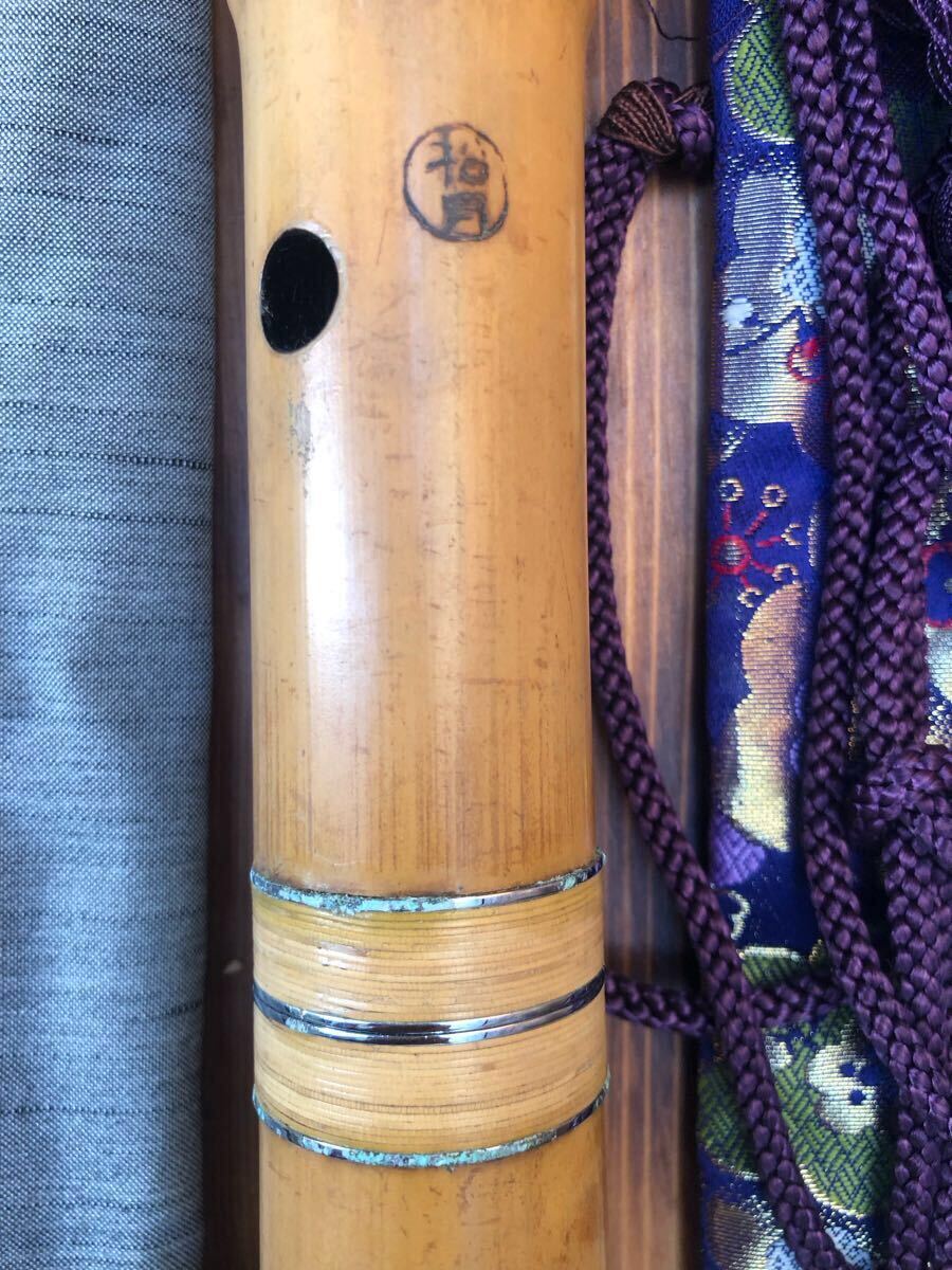 尺八/松月】 竹製 在銘 和楽器 管楽器 在銘 中継ぎ 銀三線 二本 尺八/松月】 竹製 在銘 和楽器 管楽器 在銘 中継ぎ 銀三線 二本