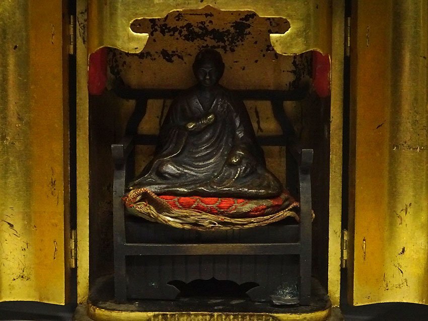 緑屋z□ 仏教美術 古銅 弘法大師像 空海 仏像 厨子 台 座布団 緑屋z□ 仏教美術 古銅 弘法大師像 空海 仏像 厨子 台 座布団