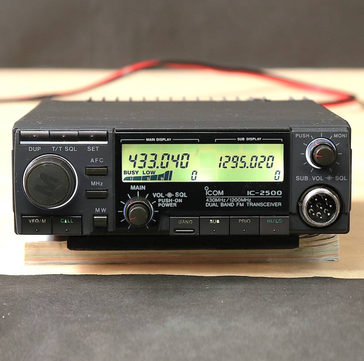 * редкий ICOM Icom IC-2500M J нет 430/1200MHz белый цвет LED 2 частота средний энергия машина ( поиск :TM-833 TM-841 FT-5800 TM-842 )