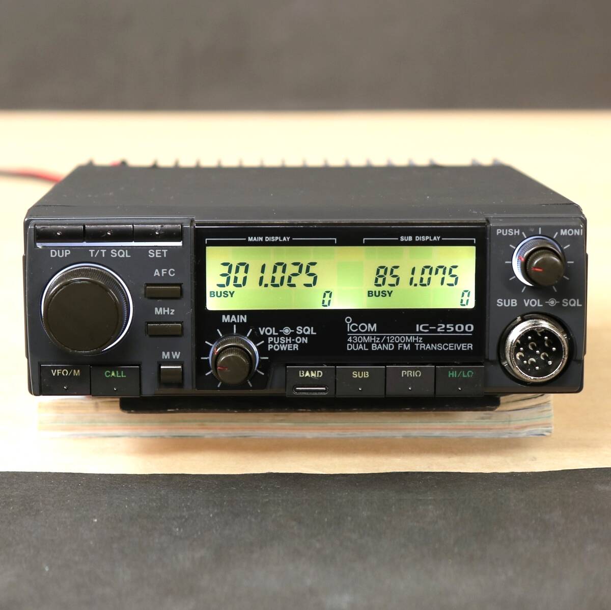* редкий ICOM Icom IC-2500M J нет 430/1200MHz белый цвет LED 2 частота средний энергия машина ( поиск :TM-833 TM-841 FT-5800 TM-842 )