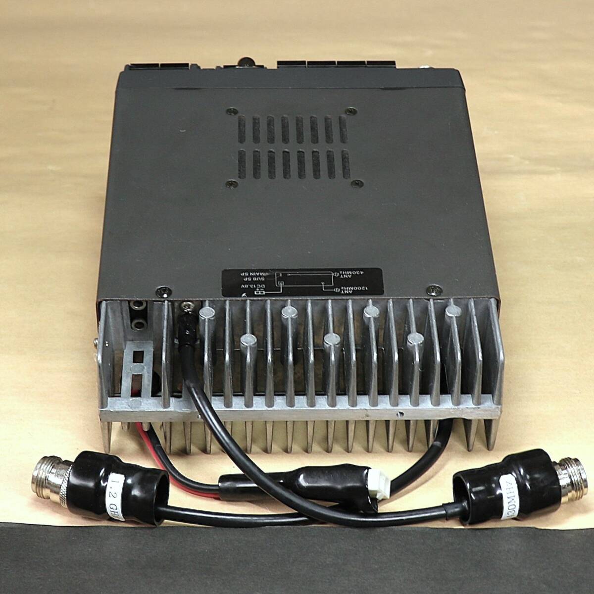 * редкий ICOM Icom IC-2500M J нет 430/1200MHz белый цвет LED 2 частота средний энергия машина ( поиск :TM-833 TM-841 FT-5800 TM-842 )