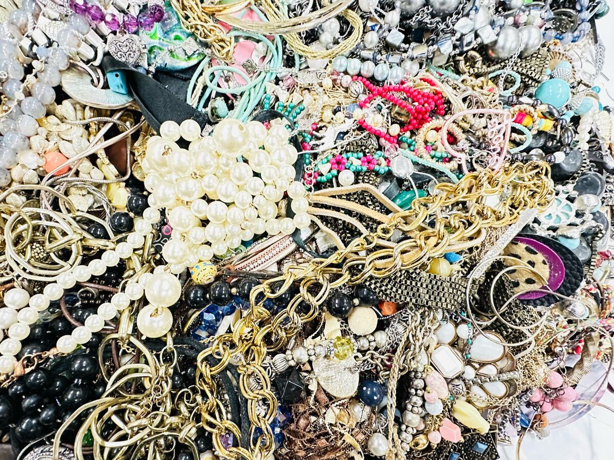 イミテーション アクセサリー まとめ売り 約 20.5kg ネックレス イミテーション アクセサリー まとめ売り 約 20.5kg ネックレス