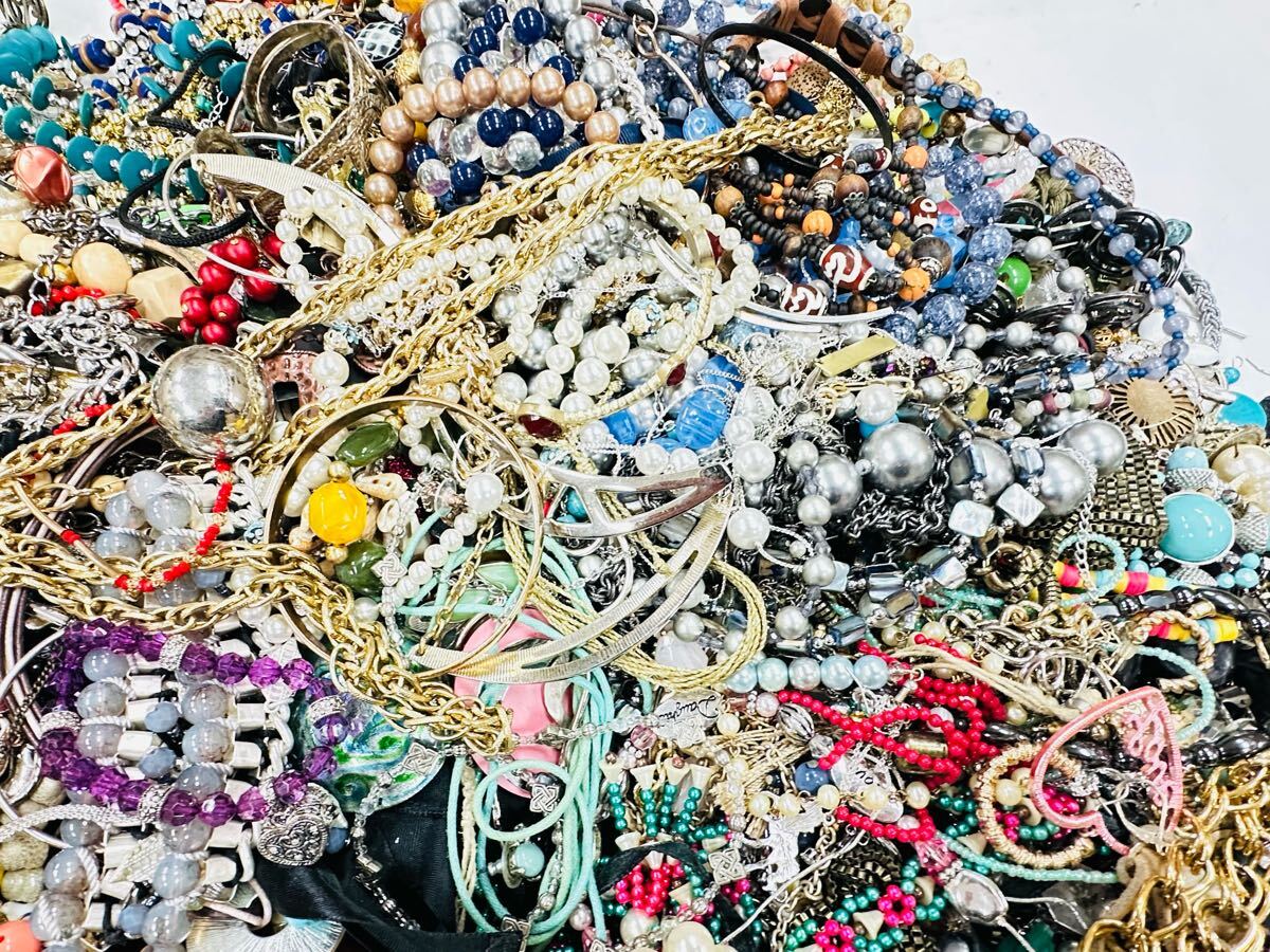イミテーション アクセサリー まとめ売り 約 20.5kg ネックレス イミテーション アクセサリー まとめ売り 約 20.5kg ネックレス