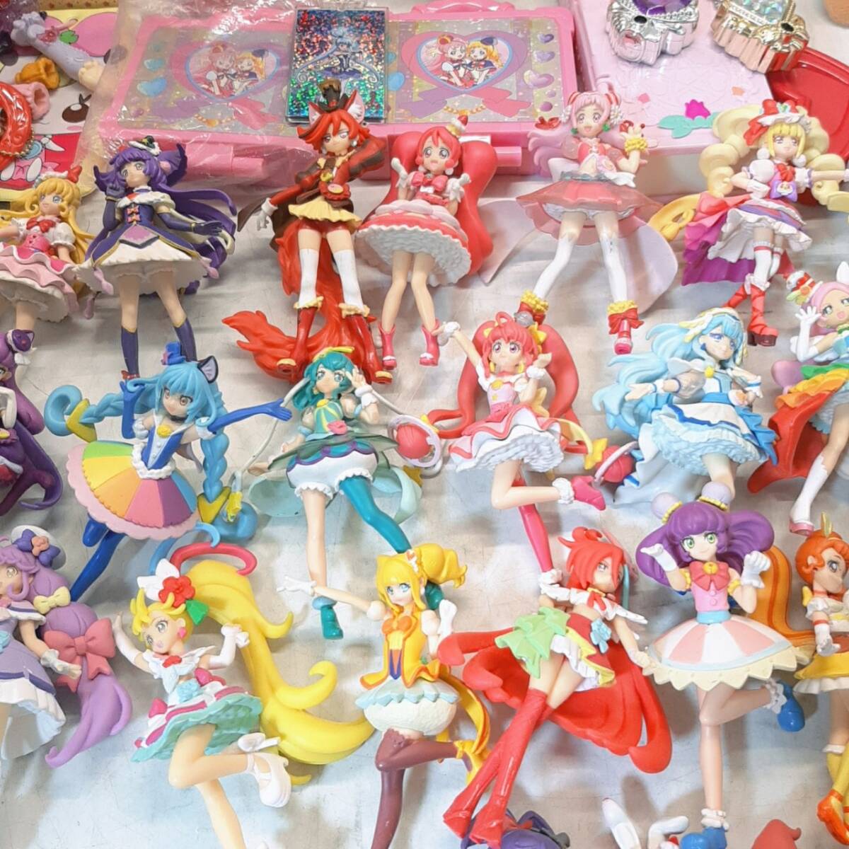 s165【1円~】 プリキュア グッズ まとめ 大量 フィギュア s165【1円~】 プリキュア グッズ まとめ 大量 フィギュア