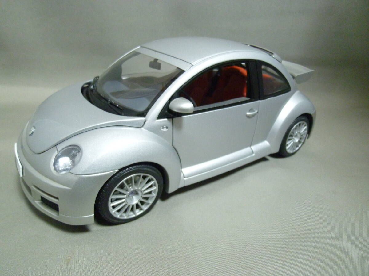 フォルクスワーゲン ニュービートル ミニカー 1/18 - メルカリ