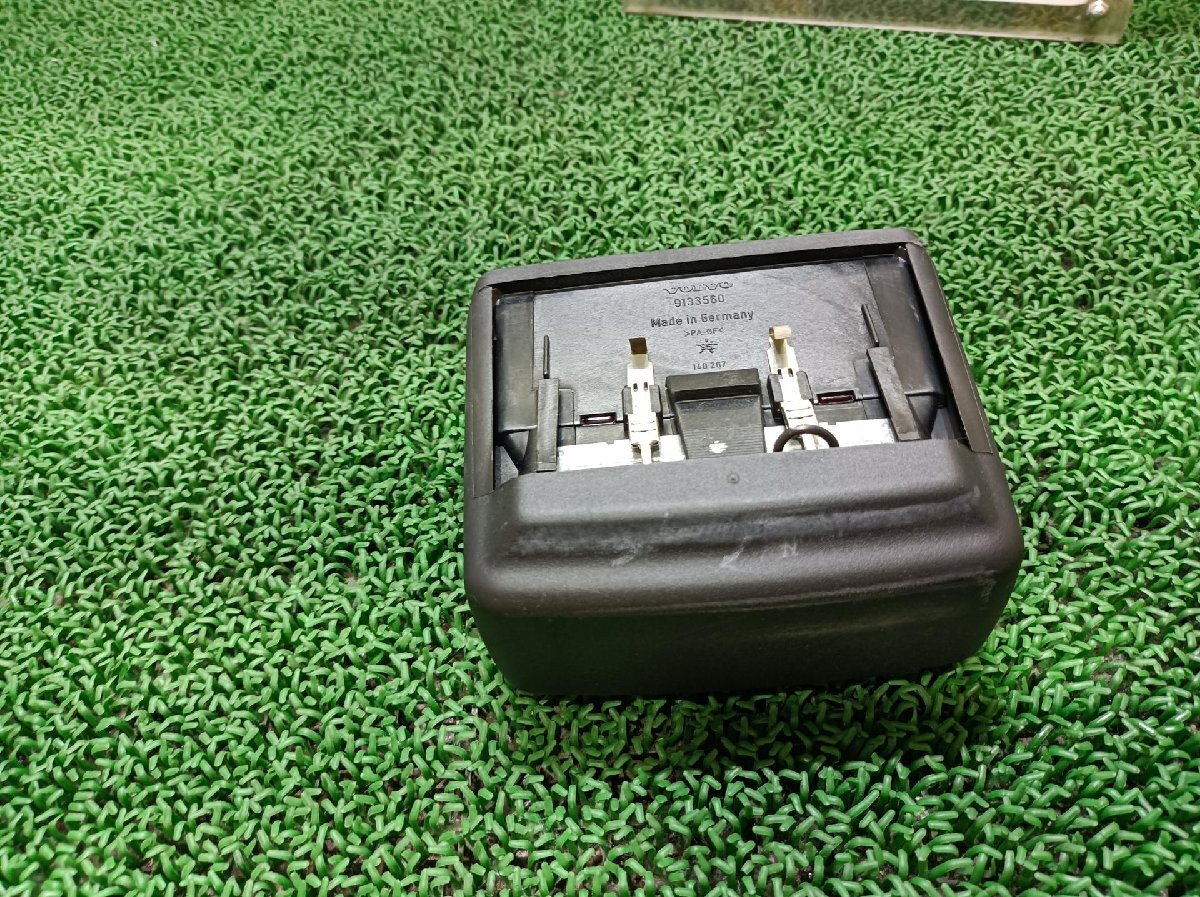 Volvo дополнительный стоп-сигнал на уровне глаз водителя 850 E-8B5252 8B5252 1996 #hyj NSP261516