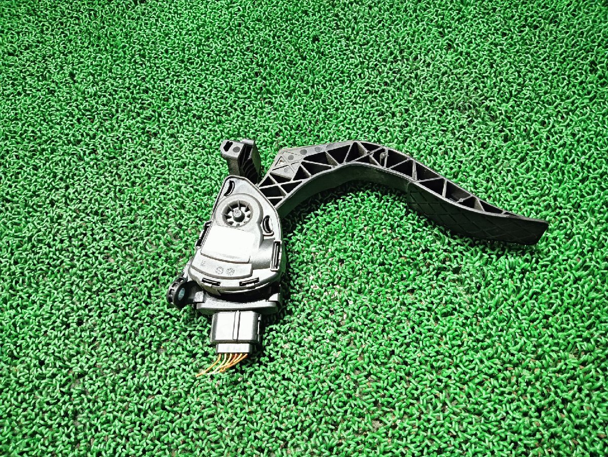 アウディ アクセルペダル A6アバント DBA-4GCGWS, 2014 #hyj NSP240140