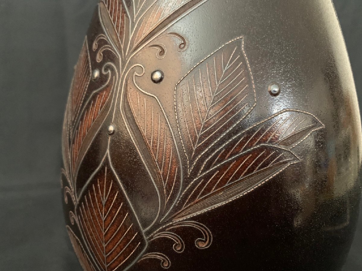 金工師 本保桂泉 鋳銅 銀象嵌 花入 高さ約31cm 花器 花瓶 時代物 金工師 本保桂泉 鋳銅 銀象嵌 花入 高さ約31cm 花器 花瓶 時代物