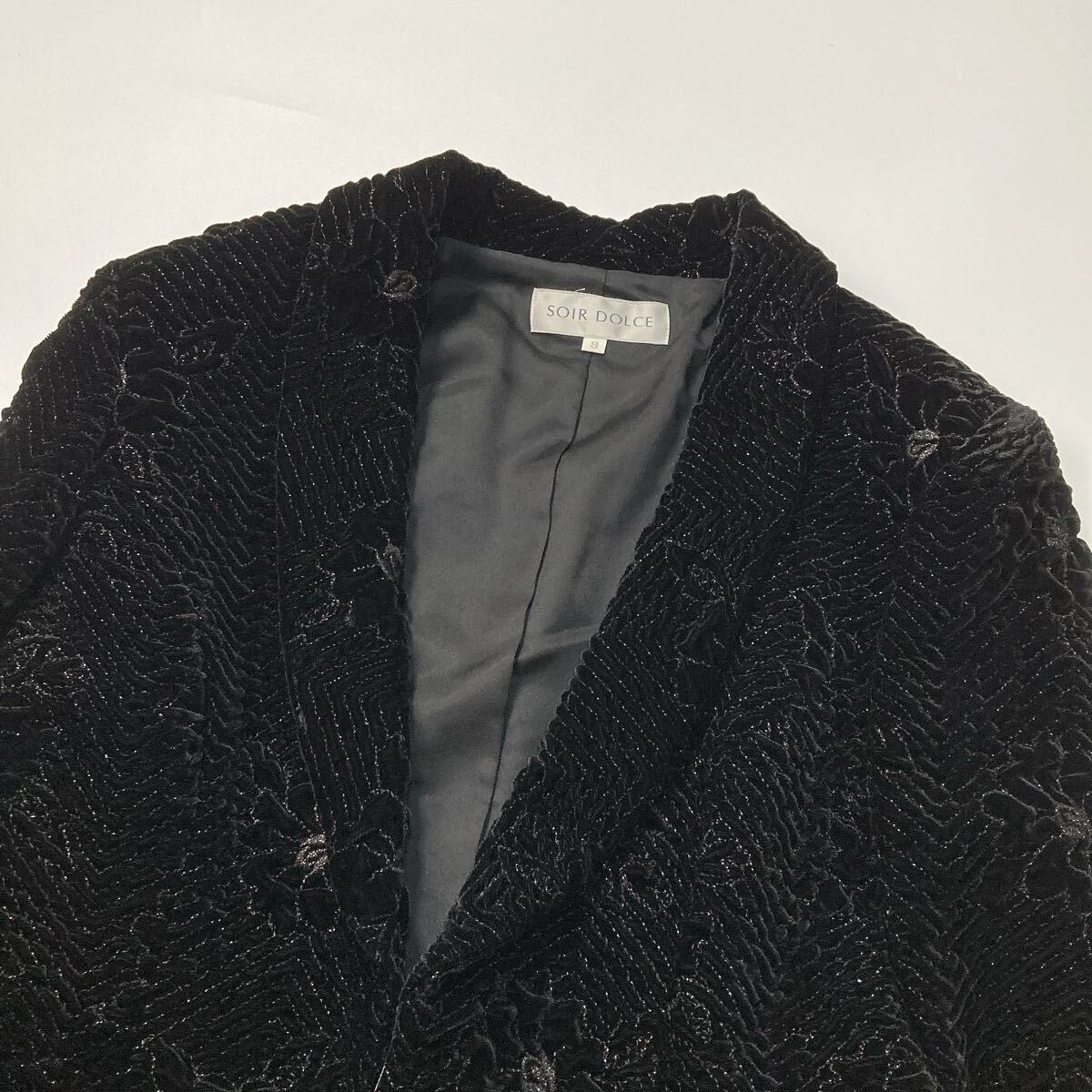 美品 SOIR DOLCE 東京ソワール ベルベットジャケット 花柄刺繍 ラメ 9 M レディース B42501-105_画像3