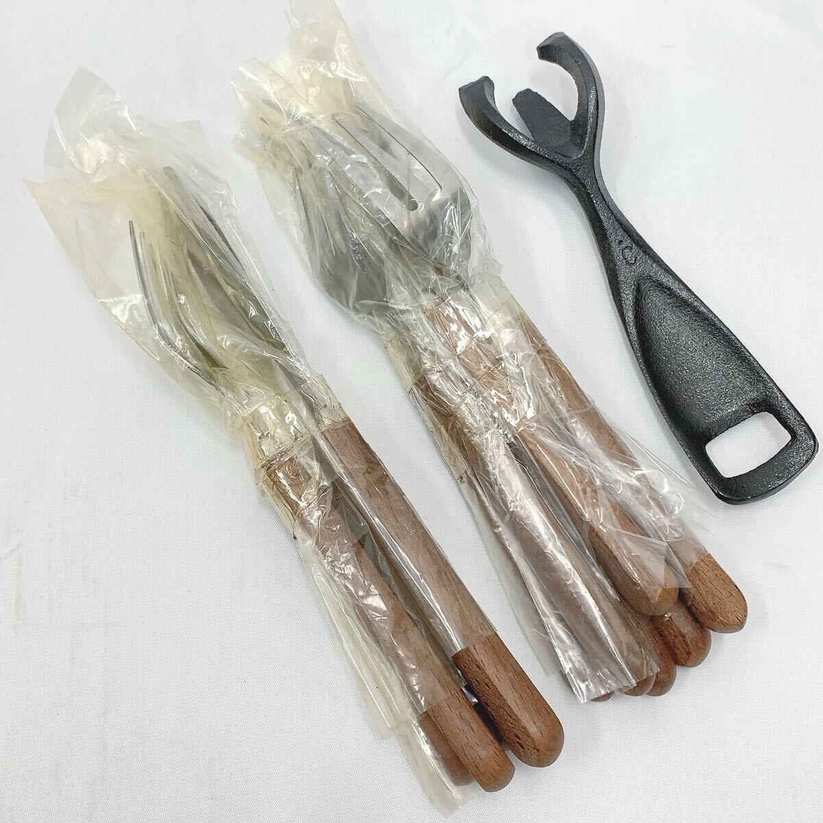 未使用】岩鋳 南部鉄器 ステーキ皿 5枚セット ナイフ フォーク 未使用】岩鋳 南部鉄器 ステーキ皿 5枚セット ナイフ フォーク