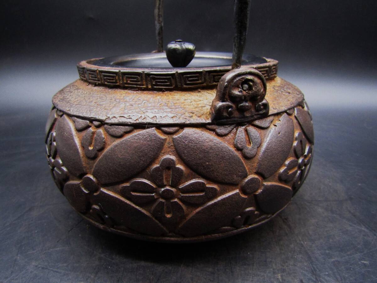鉄瓶 古作 広口 桐葉紋様 龍文堂造 煎茶道具 鉄器 鉄壺 急須 鉄瓶 古作 広口 桐葉紋様 龍文堂造 煎茶道具 鉄器 鉄壺 急須