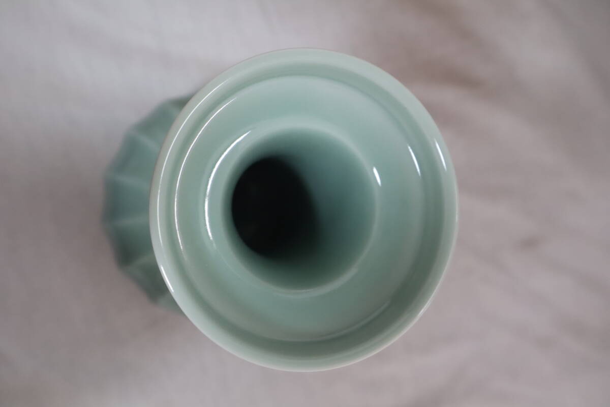 46加藤 渓山/青瓷/砧青瓷/しのぎ蕪形 花生/花瓶/陶磁/陶器/元箱 46加藤 渓山/青瓷/砧青瓷/しのぎ蕪形 花生/花瓶/陶磁/陶器/元箱