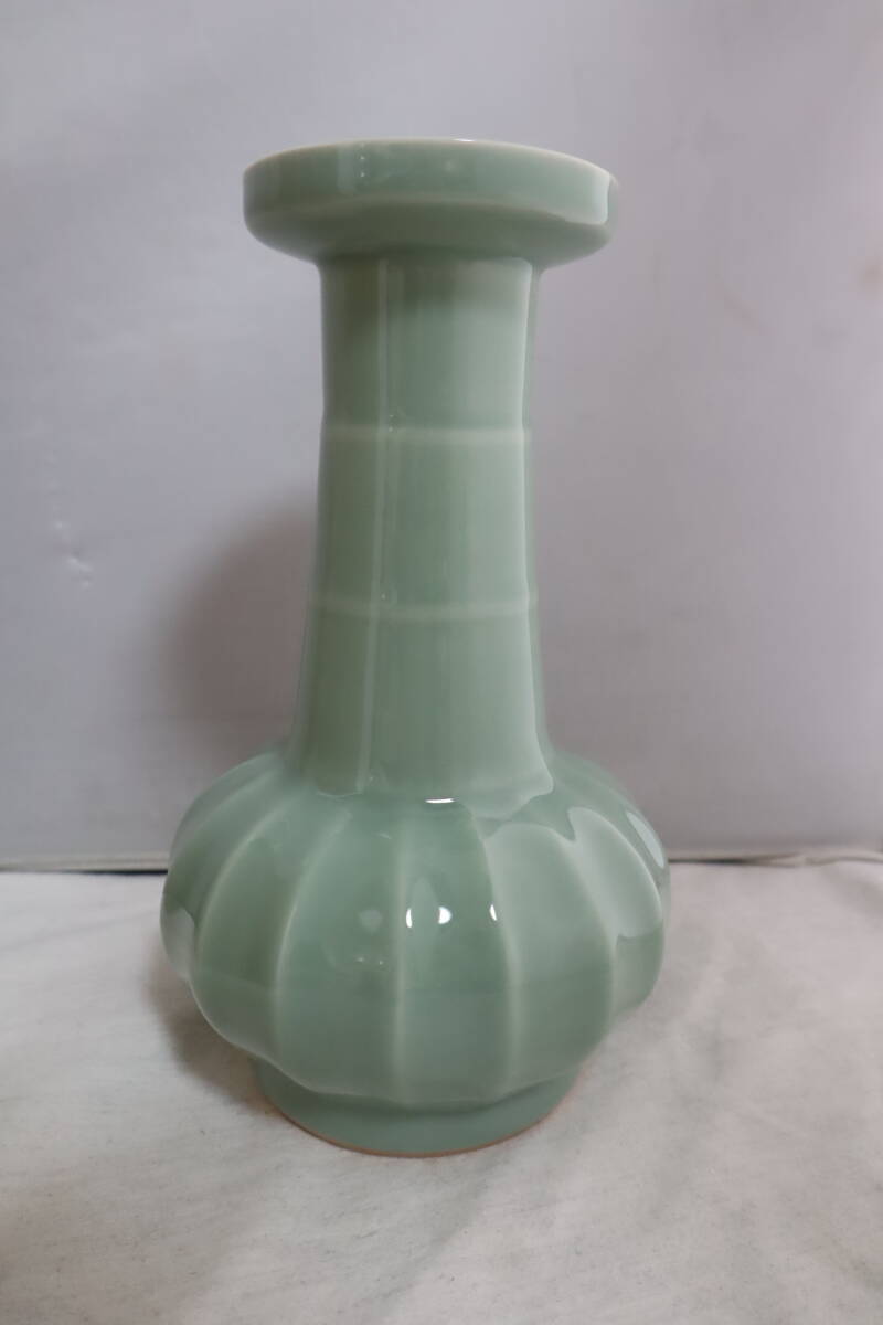 46加藤 渓山/青瓷/砧青瓷/しのぎ蕪形 花生/花瓶/陶磁/陶器/元箱 46加藤 渓山/青瓷/砧青瓷/しのぎ蕪形 花生/花瓶/陶磁/陶器/元箱