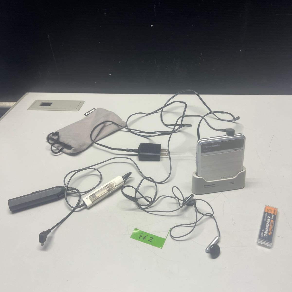 q F62 レタパ600円発送 中古 Panasonic SJ-MJ100 ポータブルMD q F62 レタパ600円発送 中古 Panasonic SJ-MJ100 ポータブルMD