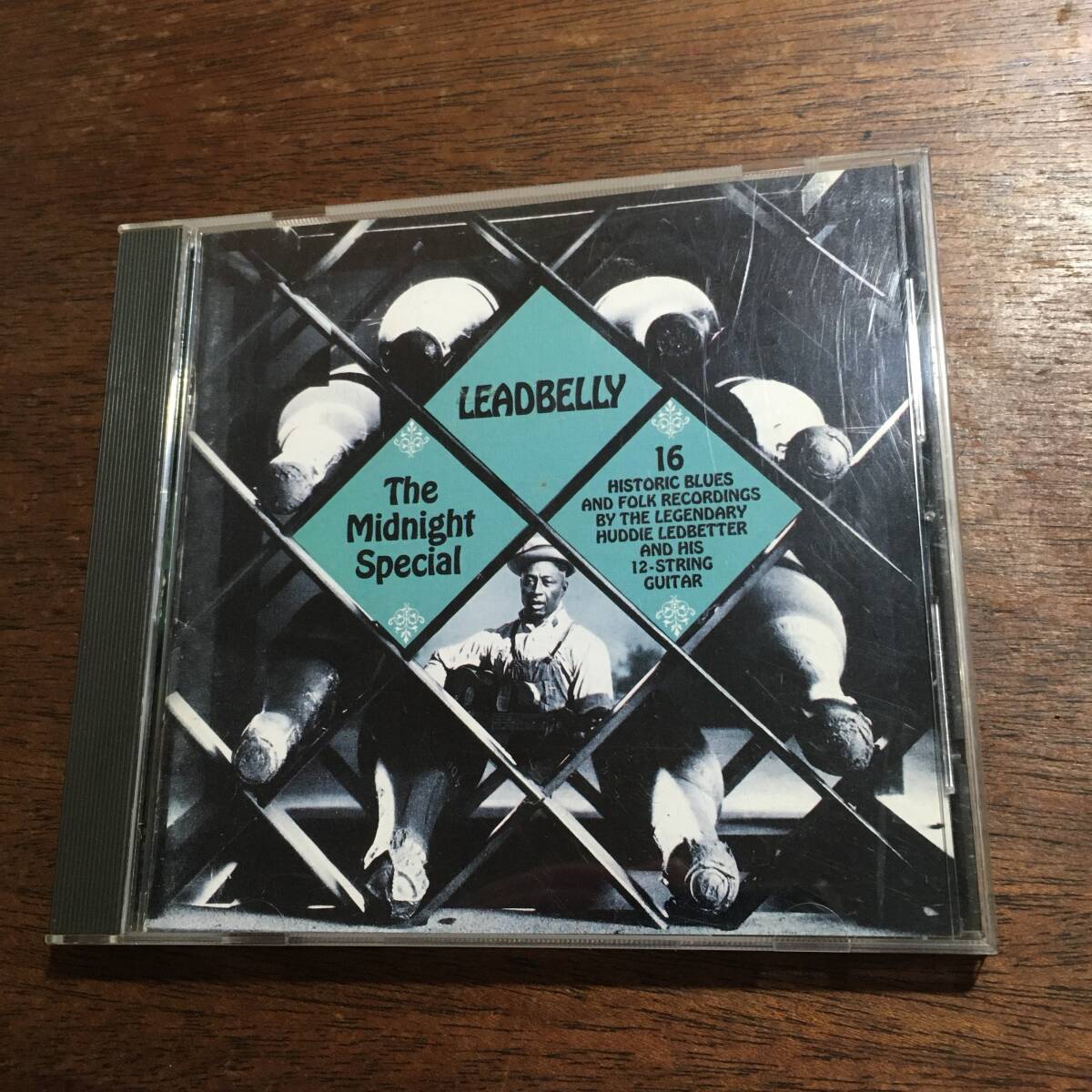 Leadbelly / The Midnight Special = чёрный человек фолк. герой / записано в Японии 